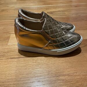 New wanted platform slip on sneaker